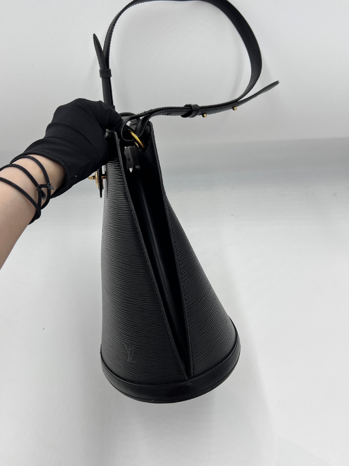 Louis Vuitton Epi Cluny