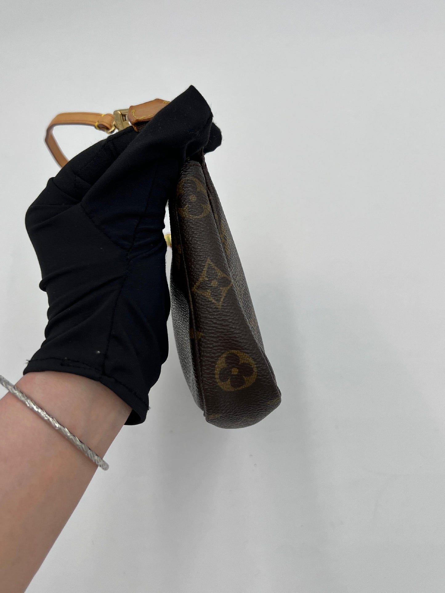 Louis Vuitton Pochette Accessoire