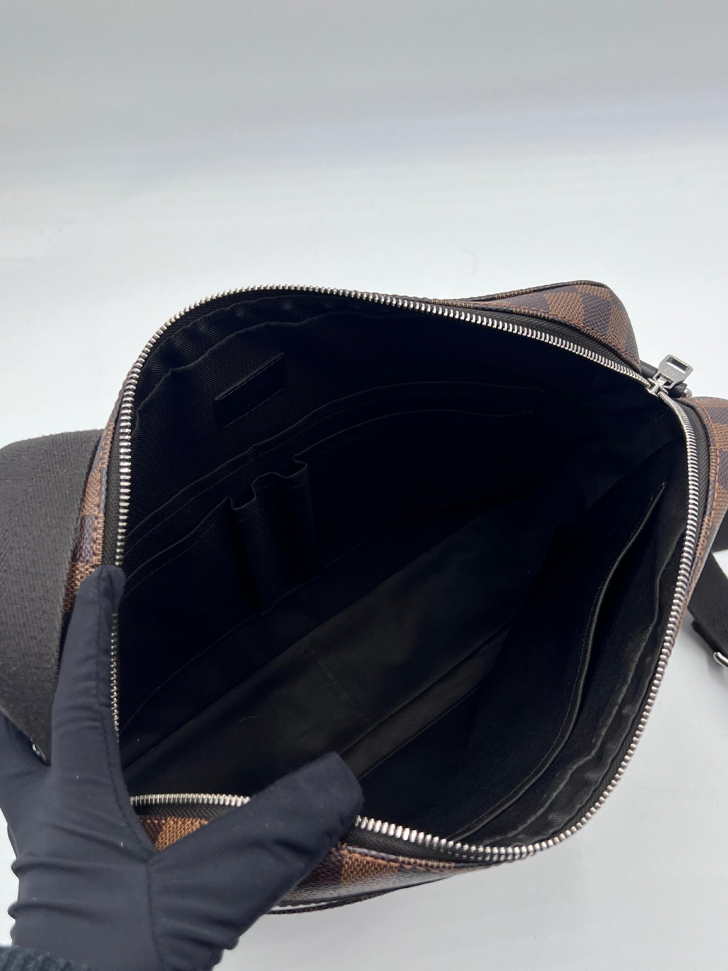 Louis Vuitton Jake Messenger Damier