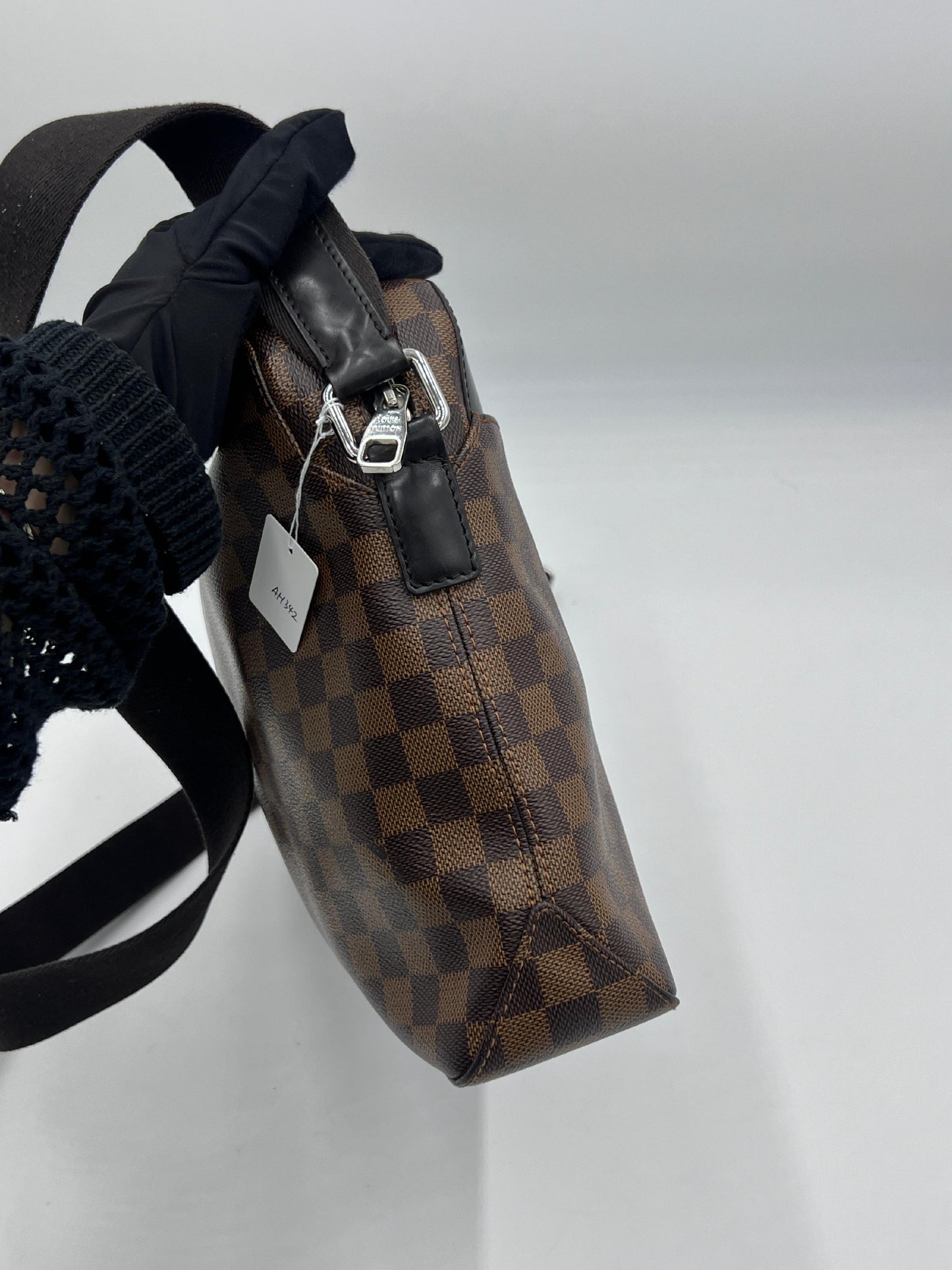 Louis Vuitton Jake Messenger Damier