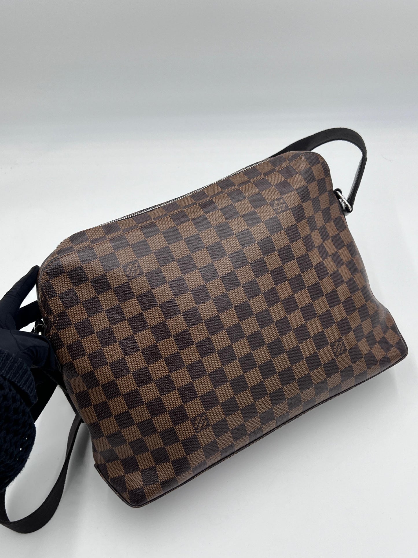 Louis Vuitton Jake Messenger Damier
