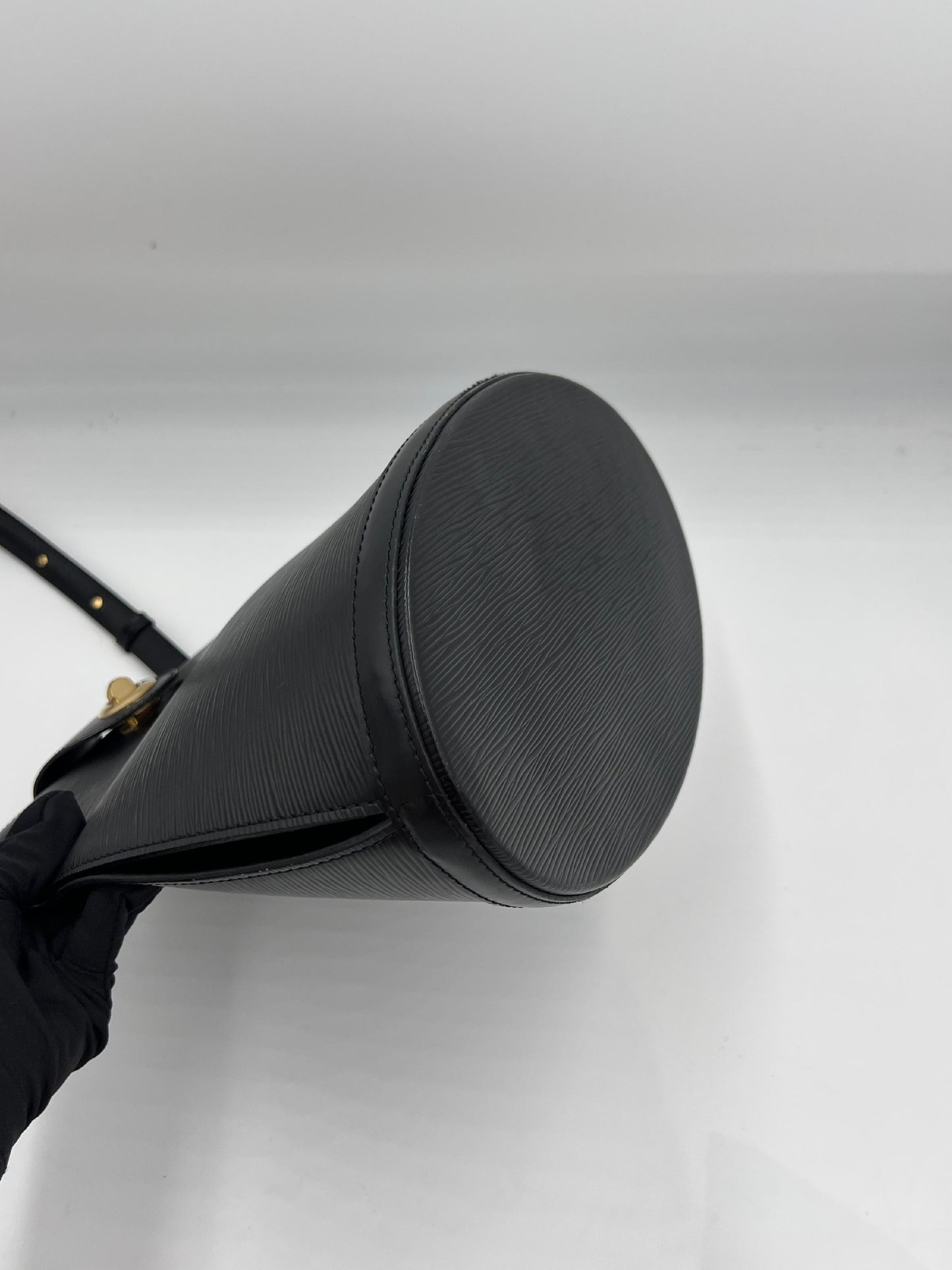 Louis Vuitton Epi Cluny