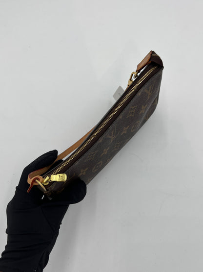 Louis Vuitton Pochette Accessoire