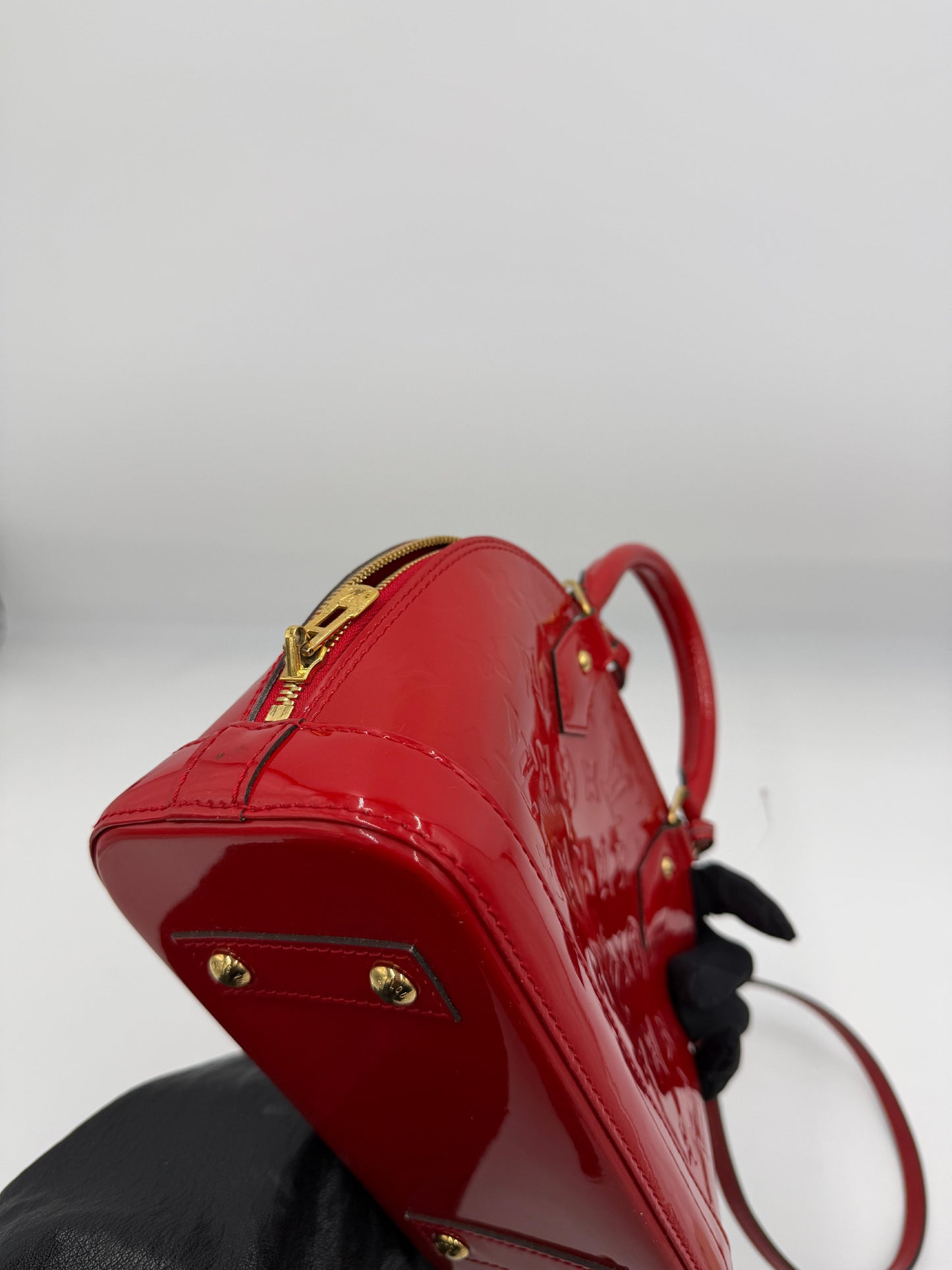 Louis Vuitton Alma BB Verni w/ Strap